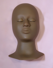 Load image into Gallery viewer, Realistic Mannequin head for lashes
